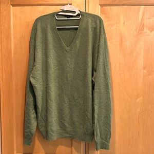 Club Room estate cashmere V-Neck Sweater. Size XL, Olive color
